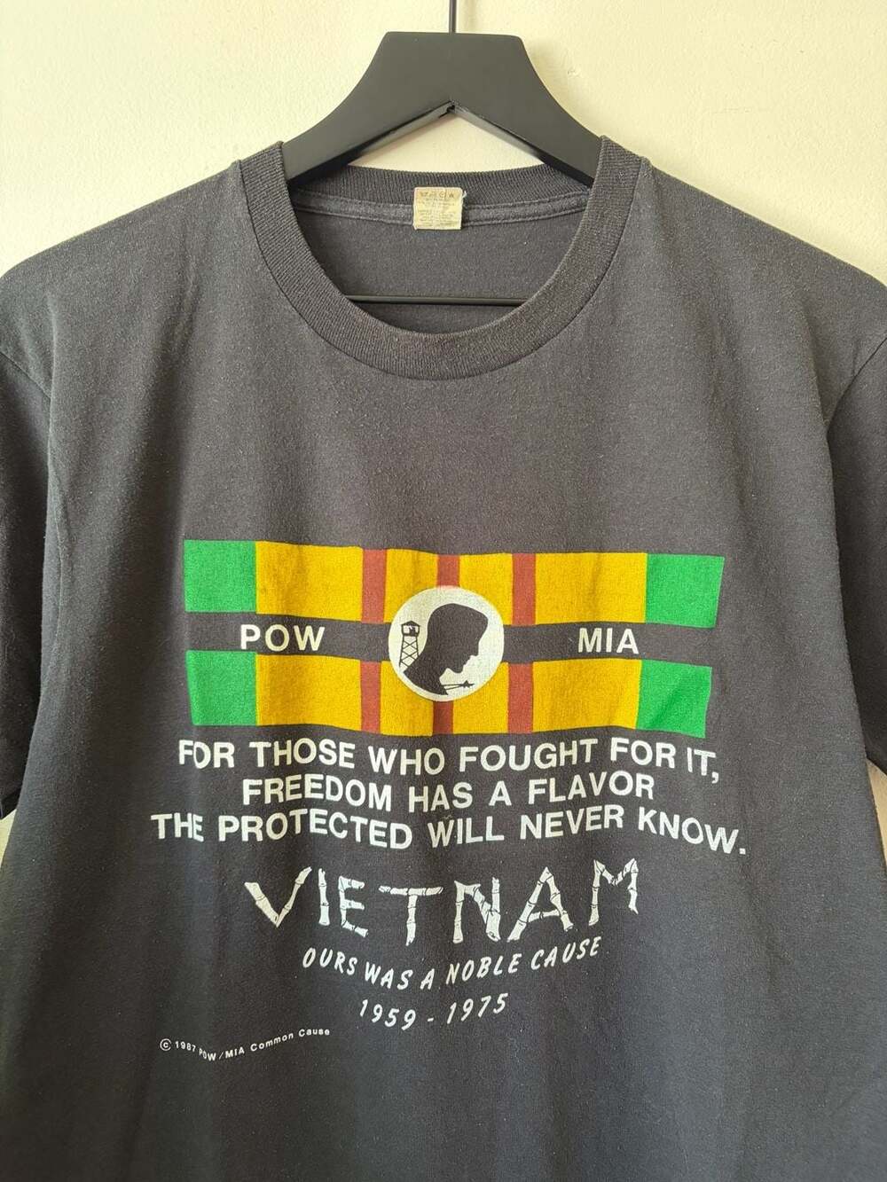Screen Stars POW MIA Vietnam T-Shirt Size L Vintage 1987